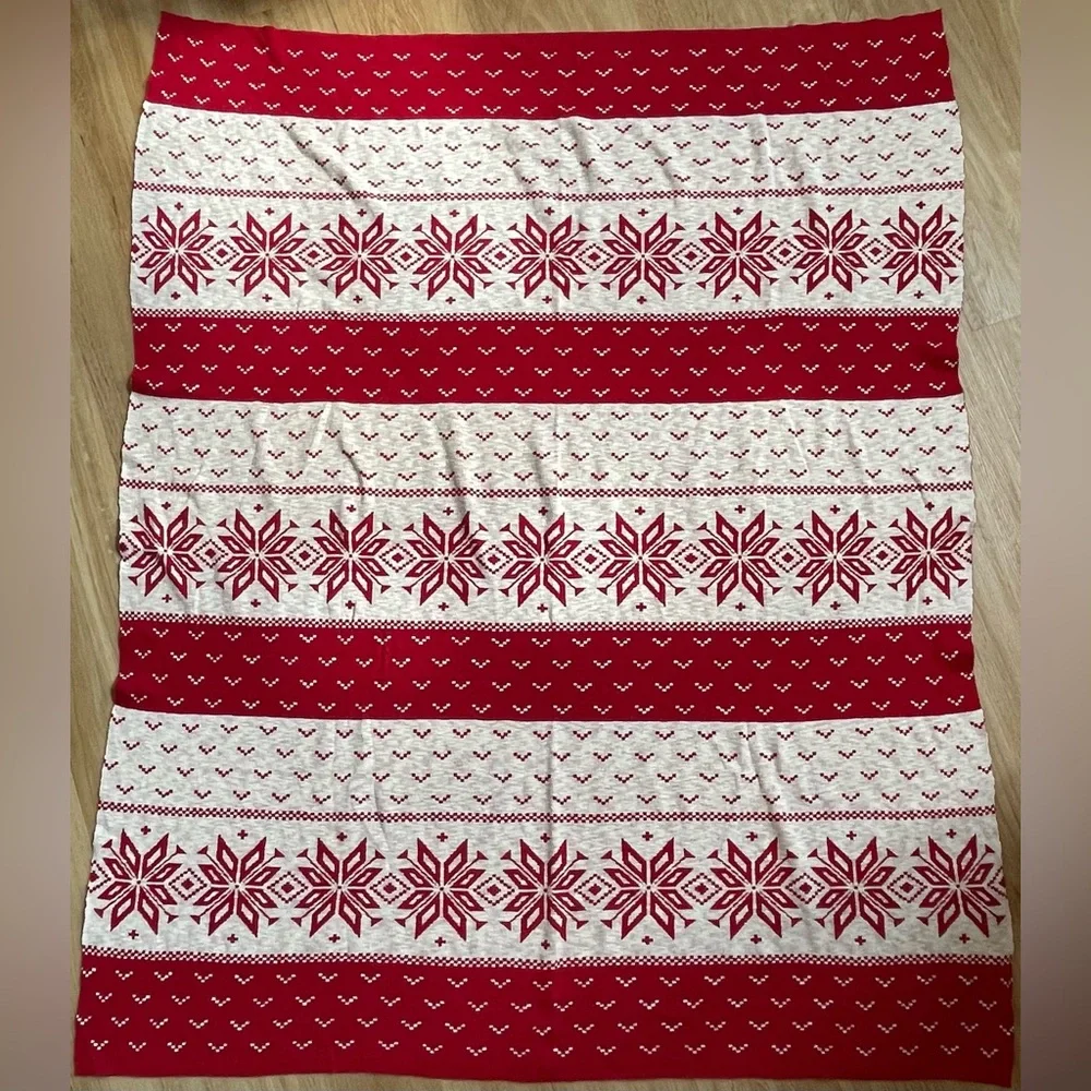 Nicole Miller throw blanket home red white fair isle snowflakes winter Christmas
